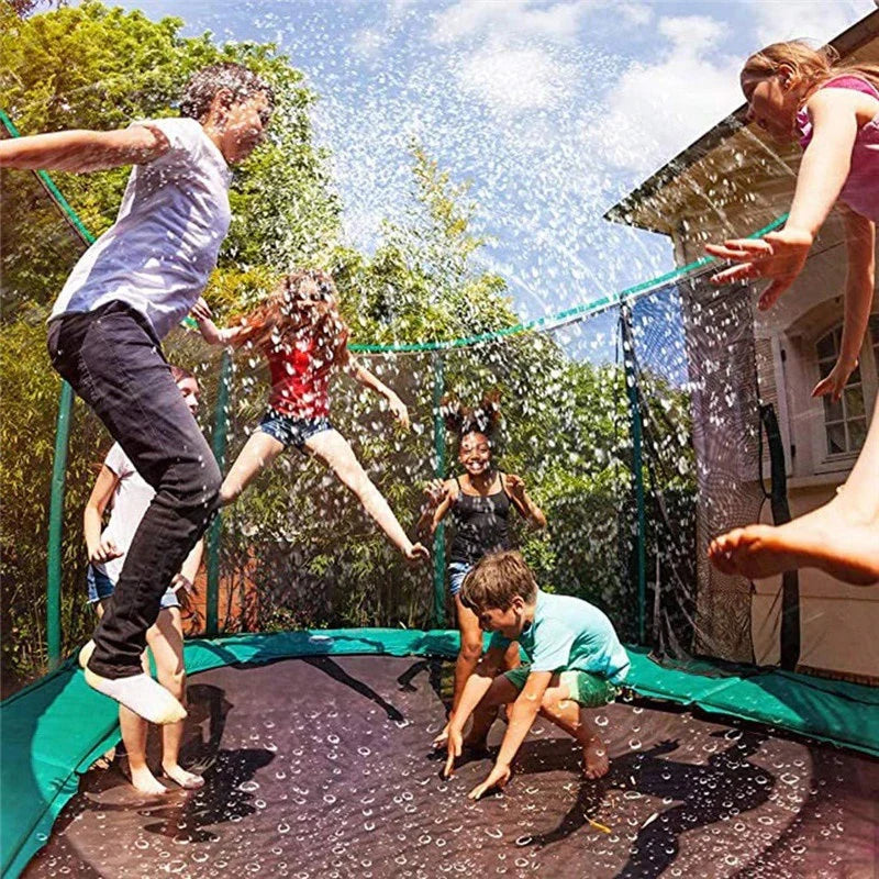 Trampolin-Wasserspaß – Kühles Vergnügen für heiße Tage