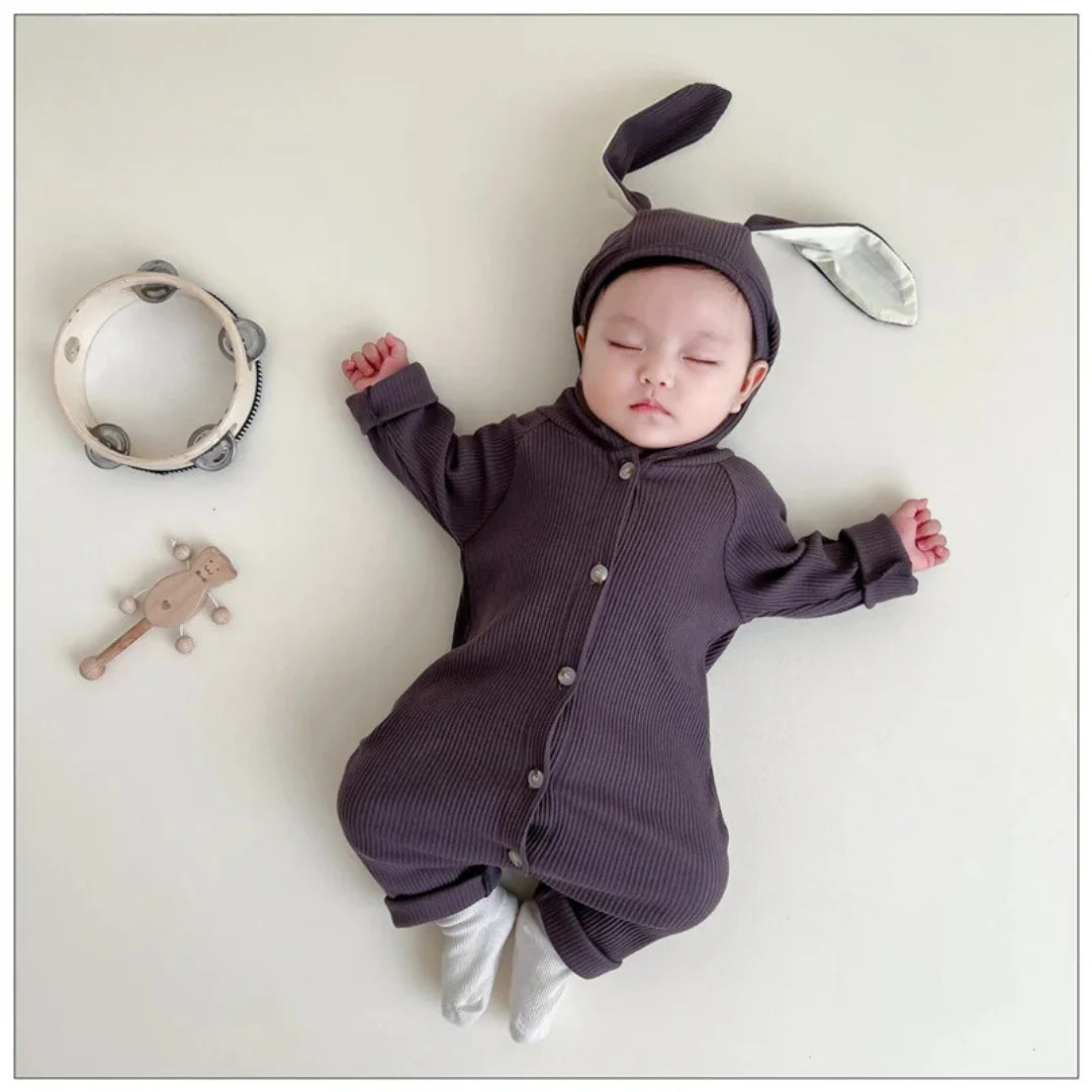 Kuscheliger Hasen-Baby-Strampler