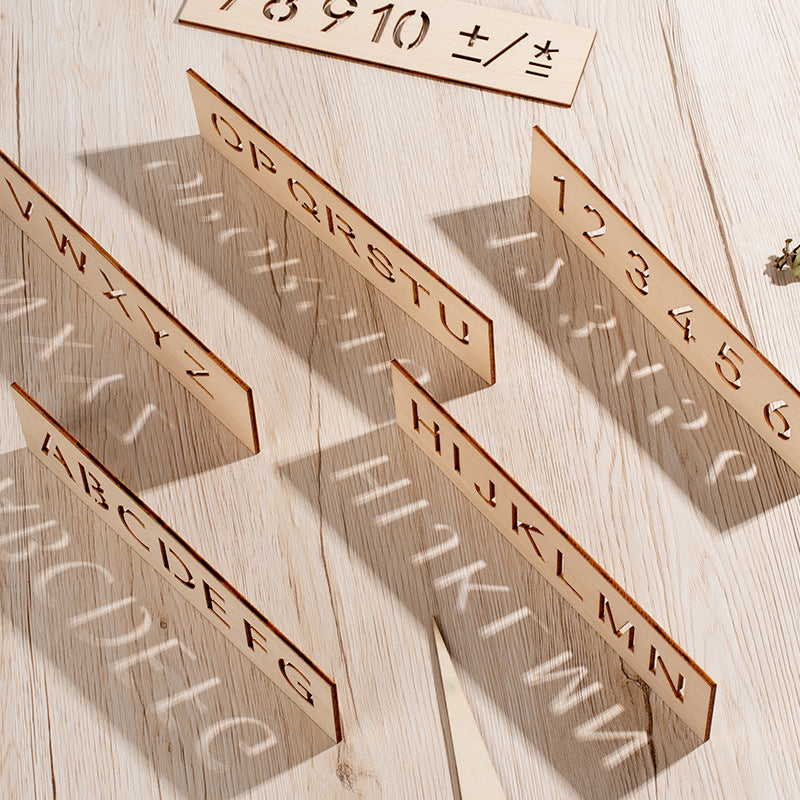 Hölzerne Buchstaben und Zahlen Vorlagen zum Schreiben Lernen