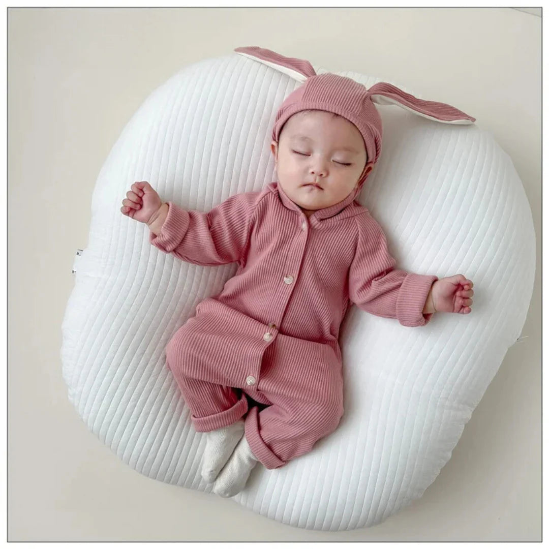 Kuscheliger Hasen-Baby-Strampler