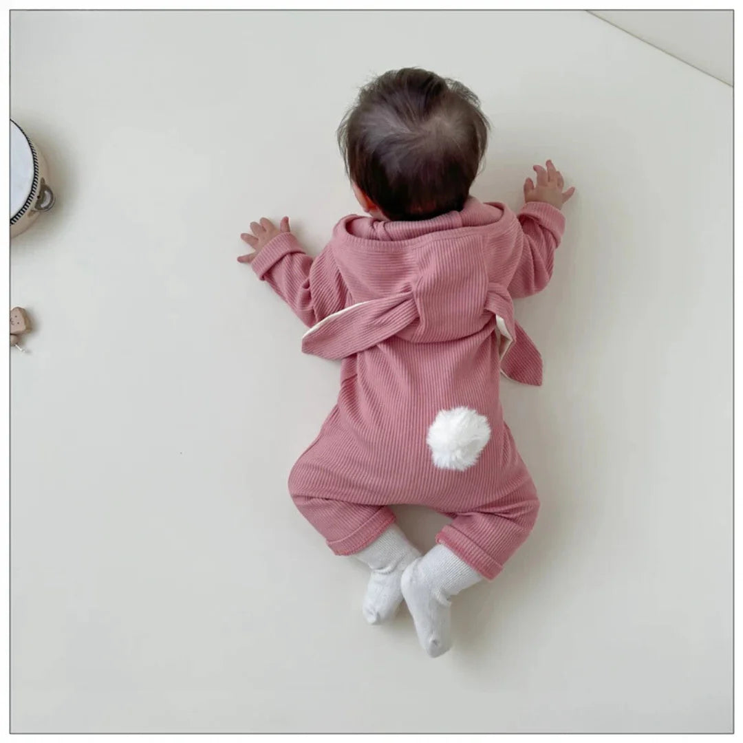 Kuscheliger Hasen-Baby-Strampler