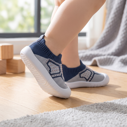 Weiche gestrickte Anti-Rutsch-Babyschuhe für die ersten Schritte