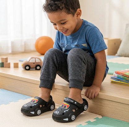 Leuchtende Auto-Kinderslipper – Badeschlappen mit rutschfester Sohle