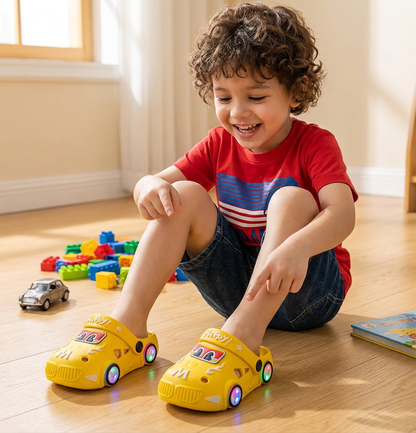 Leuchtende Auto-Kinderslipper – Badeschlappen mit rutschfester Sohle