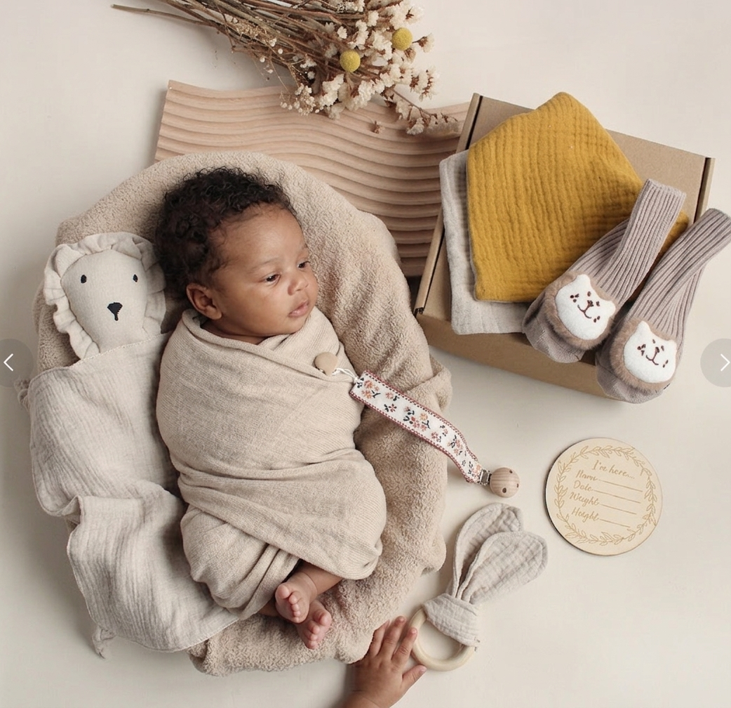 6-Teiliges Neugeborenen Geschenkbox Set  – Baby Erstausstattung