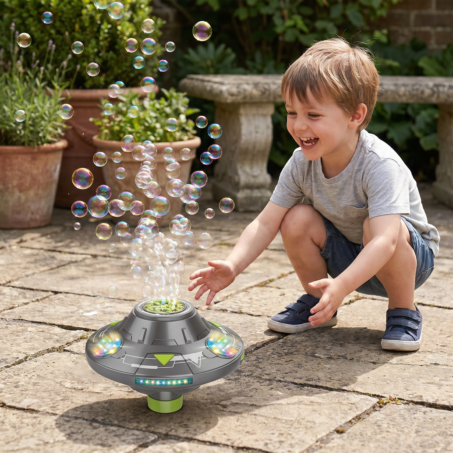 Leuchtende UFO-Seifenblasenmaschine für Kinder – Wiederaufladbarer Blasen Kreisel mit Lichteffekten