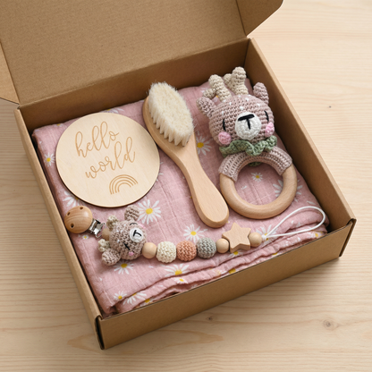 Neugeborenen Geschenkbox – Häkel-Tier Rassel, Holzspielzeug, Musselin Decke & Schnullerkette