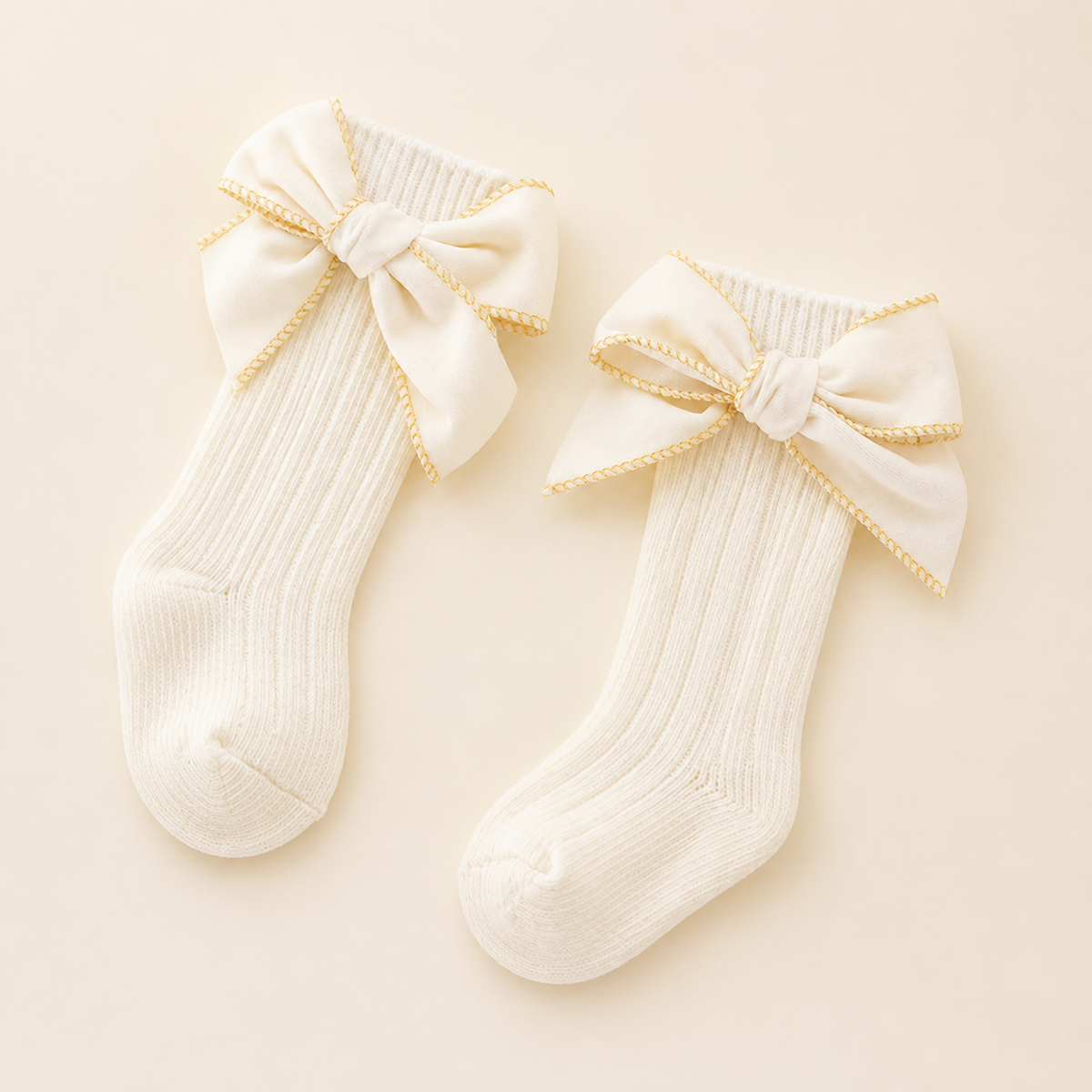 Weihnachtliche Kniestrümpfe für Baby-Mädchen mit Samtschleifen