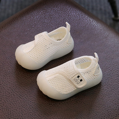 Bequeme Babyschuhe mit weichen, rutschfesten Sohlen