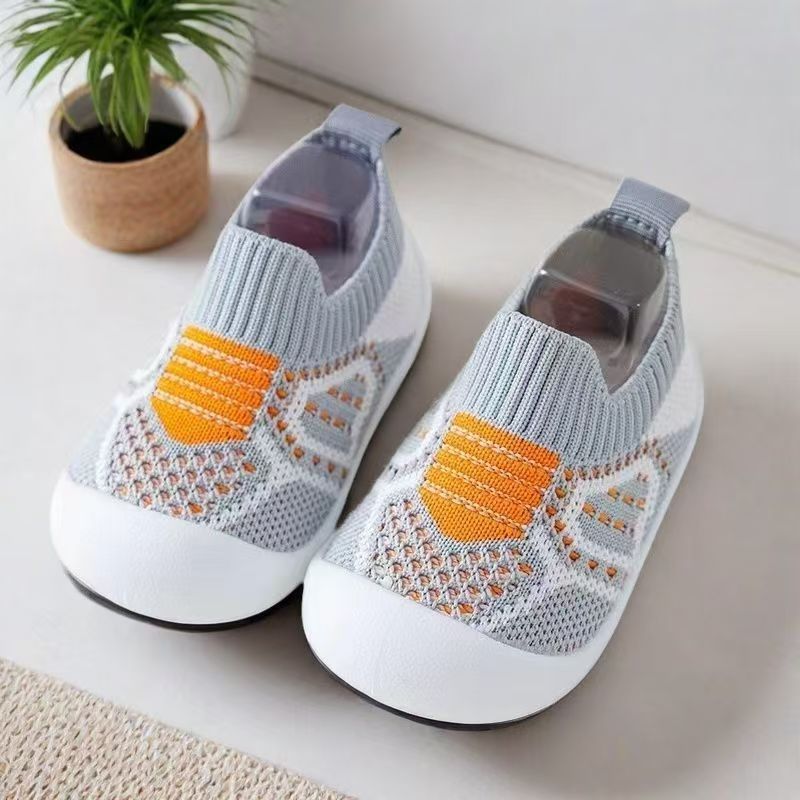 Weiche gestrickte Anti-Rutsch-Babyschuhe für die ersten Schritte