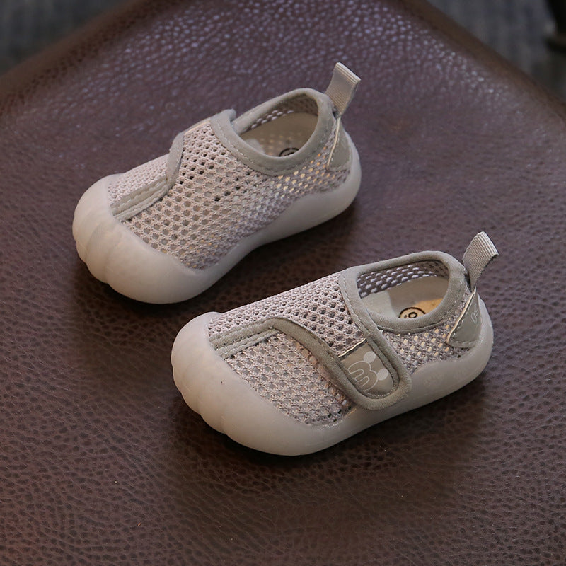 Bequeme Babyschuhe mit weichen, rutschfesten Sohlen
