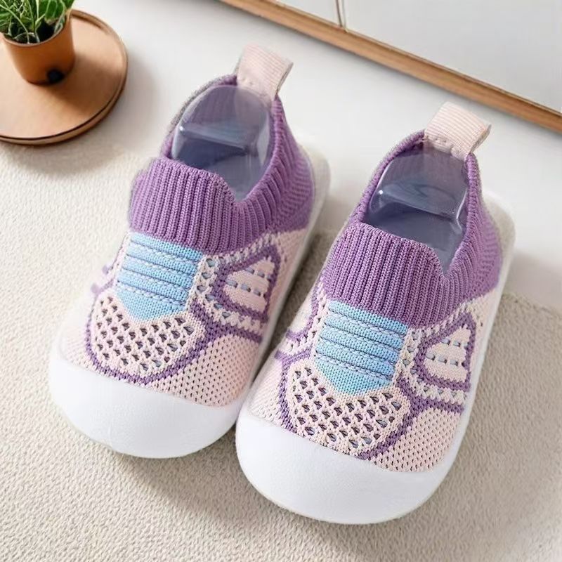 Weiche gestrickte Anti-Rutsch-Babyschuhe für die ersten Schritte