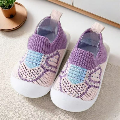 Weiche gestrickte Anti-Rutsch-Babyschuhe für die ersten Schritte