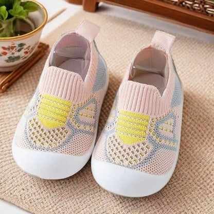 Weiche gestrickte Anti-Rutsch-Babyschuhe für die ersten Schritte