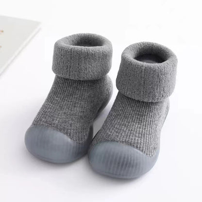Warme Lauflern-Sockenschuhe für Babys mit weichen rutschfesten Sohlen