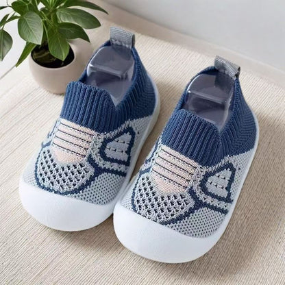 Weiche gestrickte Anti-Rutsch-Babyschuhe für die ersten Schritte