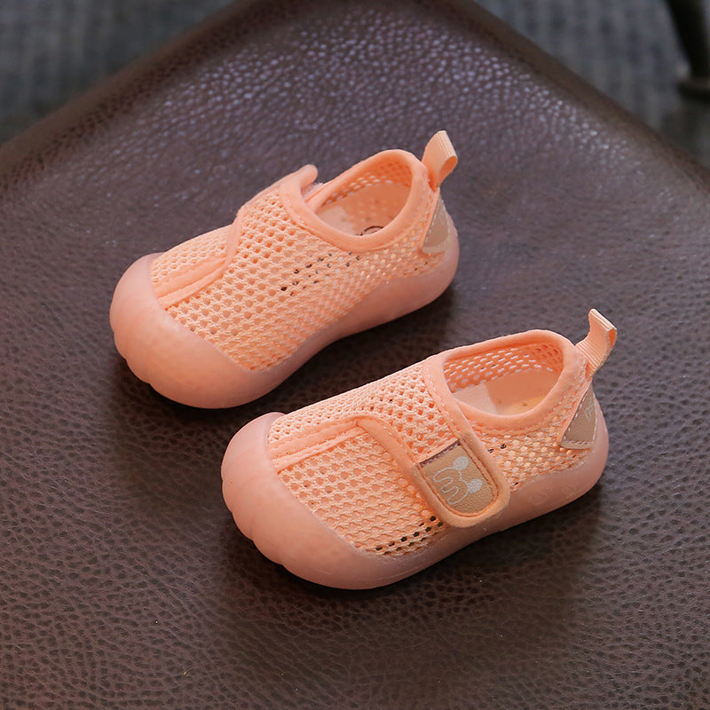 Bequeme Babyschuhe mit weichen, rutschfesten Sohlen