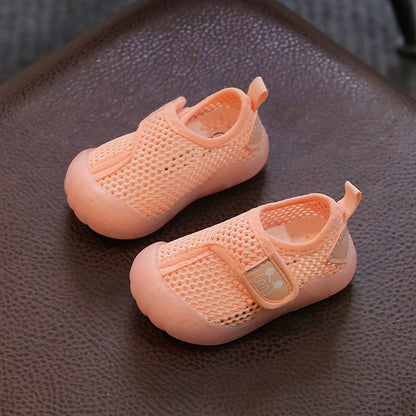 Bequeme Babyschuhe mit weichen, rutschfesten Sohlen