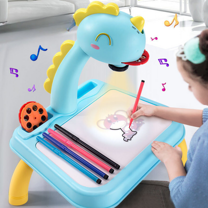 Kreativer Zeichentisch mit Beamer
