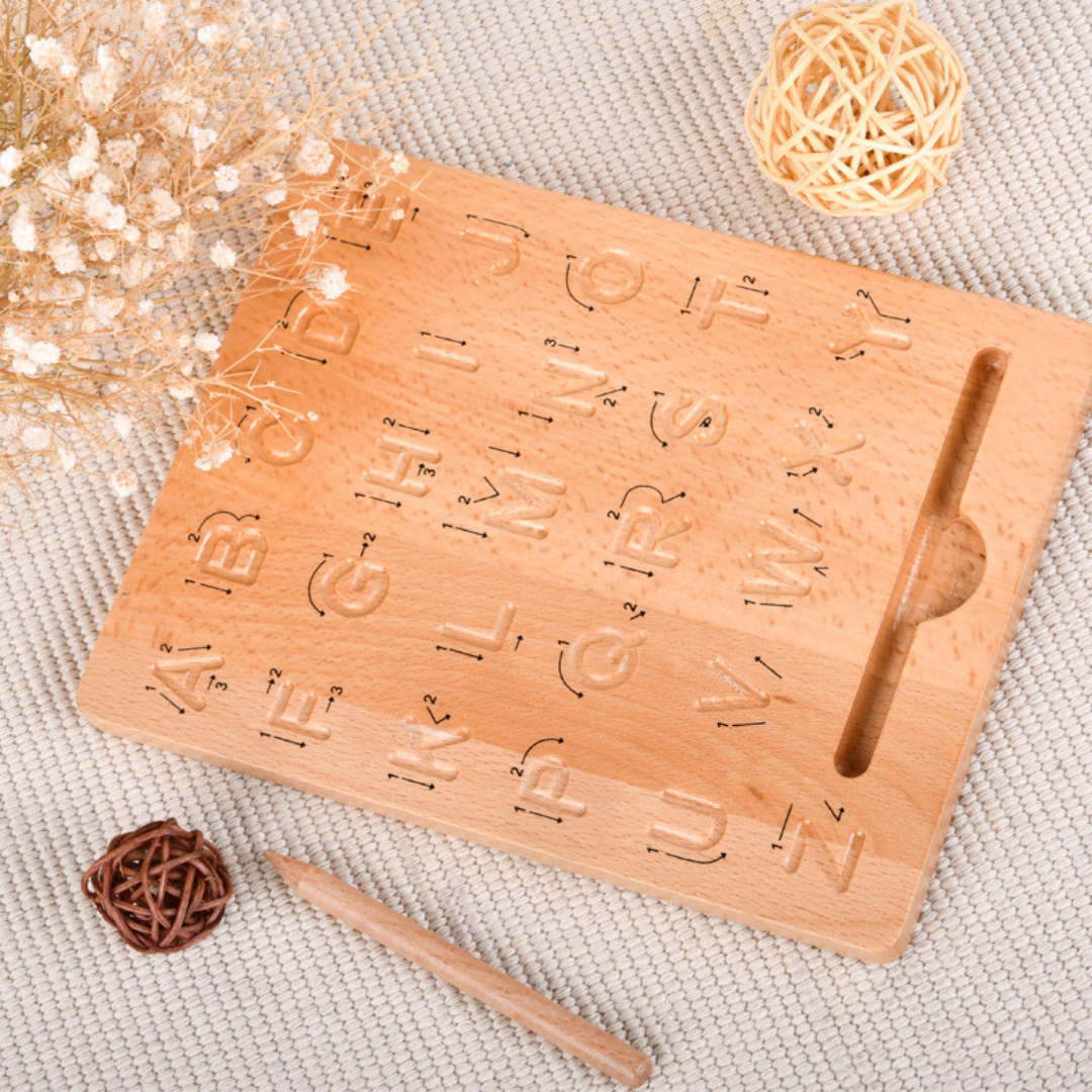 Buchstaben Tafel aus Holz zum Schreiben Lernen