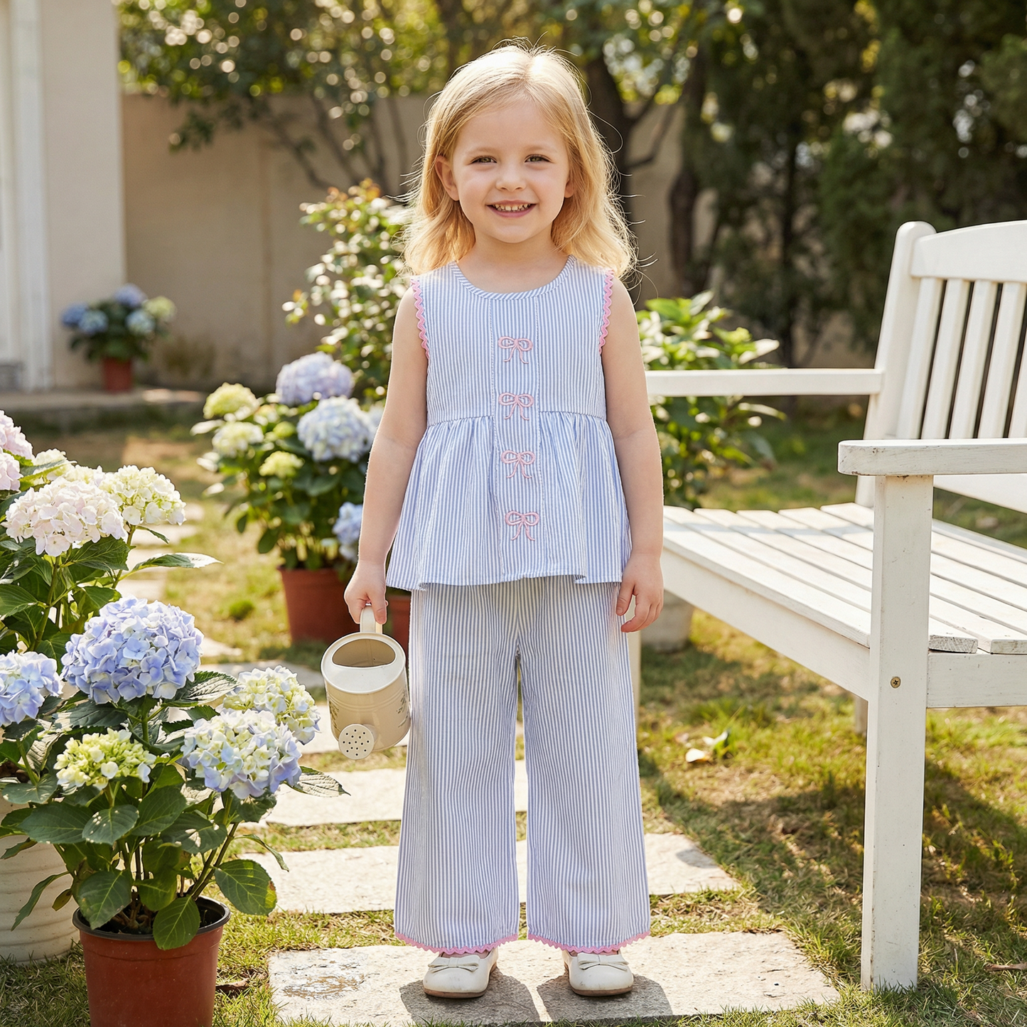 Sommerliches Mädchen-Set mit Streifen & Schleifenstickerei – Süßes 2-teiliges Outfit