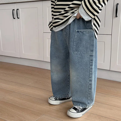 Klassische Kinder-Jeans im geraden Schnitt